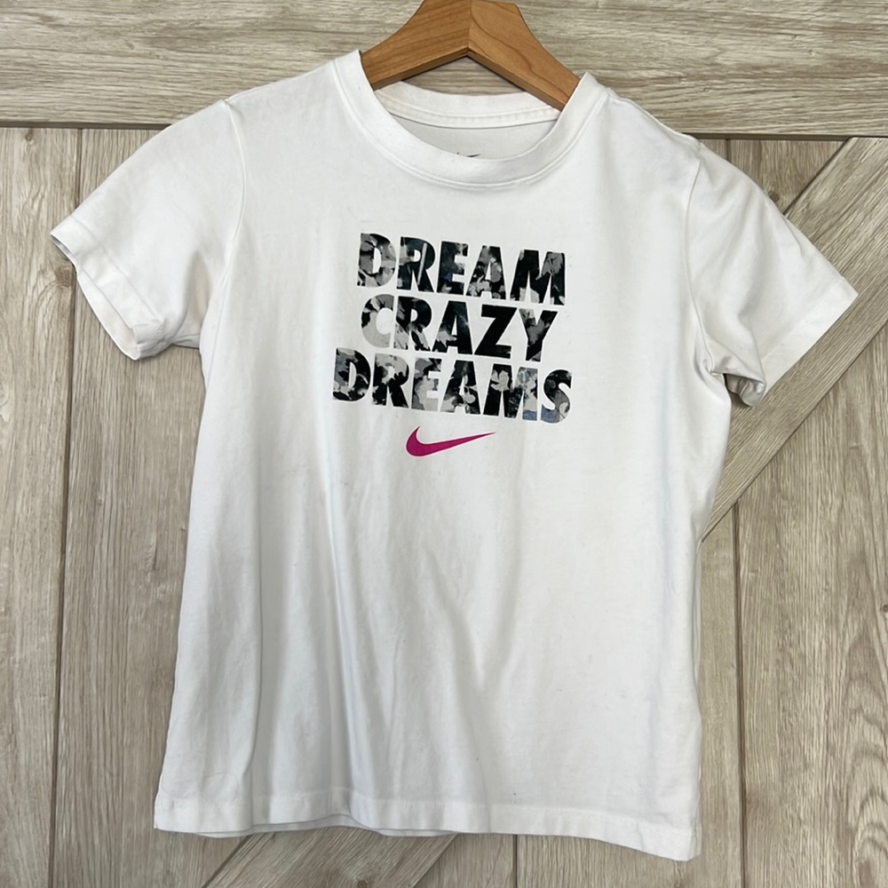 Nike girls tee